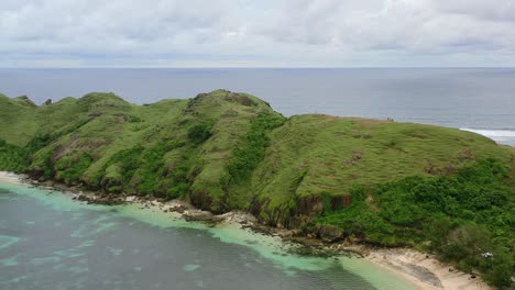 Amplia-Antena-De-Bukit-Merese-Hills-Y-Pradera-En-La-Isla-De-Lombok-En-Un-Día-Nublado