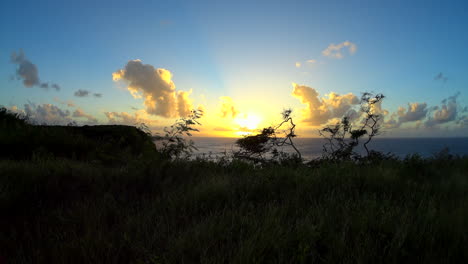 Timelapse-from-a-cliff-top-of-a-breathtakingly-beautiful-sunset-over-the-Caribbean-sea