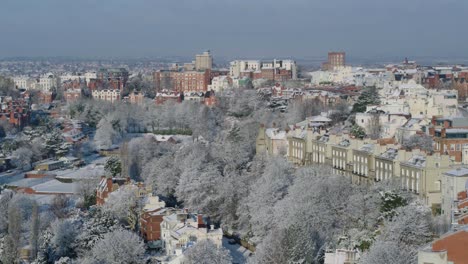 Filmische-Drohnenaufnahme-Aus-Der-Luft-Von-Häusern-In-Nottingham,-Großbritannien,-Während-Der-Wintermonate