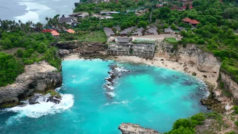 natural-Blue-Lagoon-with-rocky-beach-at-tropical-Nusa-Ceningan-Island-in-Indonesia,-aerial