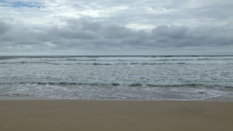 Handheld-shot-of-a-beach-on-a-cloudy-day-in-Bocas-del-Toro,-Panama,-with-the-waves-coming-directly-to-camera