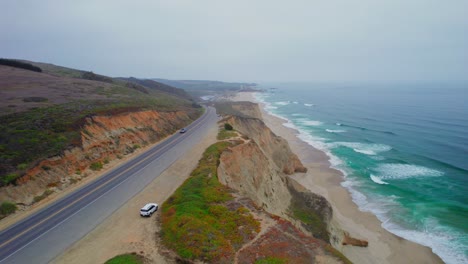 Aerial-drone-shot-of-California-coastline-with-views-of-the-Pacific-ocean