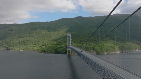 Ruta-Europea-E6-Autopista-En-El-Puente-Skjomen-Cruza-El-Fiordo-Skjomen-En-El-Norte-De-Noruega