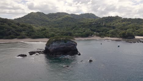 Slow-Backwards-Flight-Revealing-The-Beautiful-Beach-And-Surroundings-At-The-Playa-Real,-Guanacaste-Province