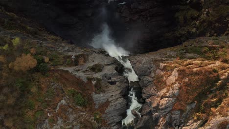 Dronefootage-og-the-beautiful-waterfall-Månafossen-in-Norway