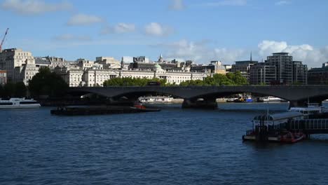 Boats-flowing-along-the-River-Thames-and-Under-Waterloo-Bridge