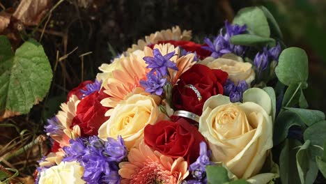 Schöner-Bunter-Blumenstrauß-Für-Eine-Hochzeit