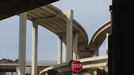 Los-Angeles-Freeway-interchange-top-ramp-view-from-ground,-Judge-Harry-Pregerson-interchange