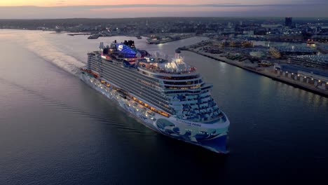 Norwegian-Prima-cruise-ship-leaving-Southampton