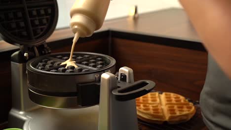 Putting-adding-dough-in-to-gofrera-waffle-maker-oster-in-slow-motion
