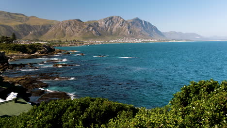 Picturesque-setting-of-Hermanus-on-the-Cape-Whale-Coast-with-whales-on-coastline