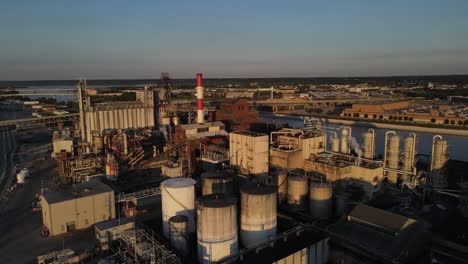 Aerial-footage-of-a-complex-alcohol-production-plant-at-sunset-in-Peoria,-Illlinois