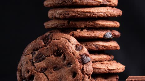 Brown-cookies-on-dark-background