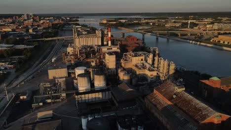 Drone-aerial-of-the-industrial-might-of-Peoria,-Illinois