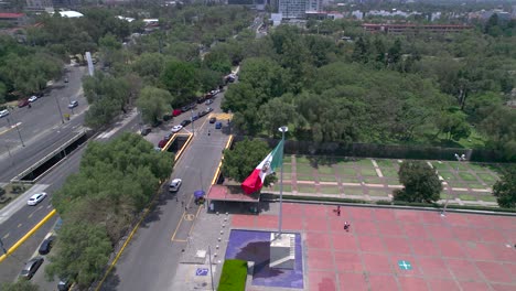 Statische-Ansicht-Der-Mexikanischen-Flagge-Mit-Etwas-Wind-In-Mexiko-Stadt