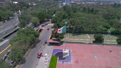 Statische-Ansicht-Der-Mexikanischen-Flagge-Mit-Etwas-Wind-In-Mexiko-Stadt