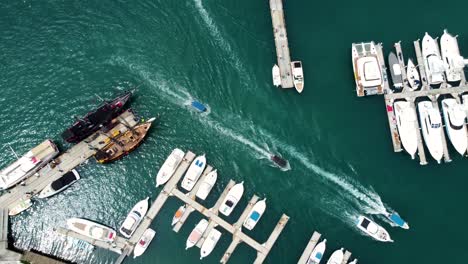 Barcos-Navegando-En-La-Marina-De-Los-Cabos,-En-México