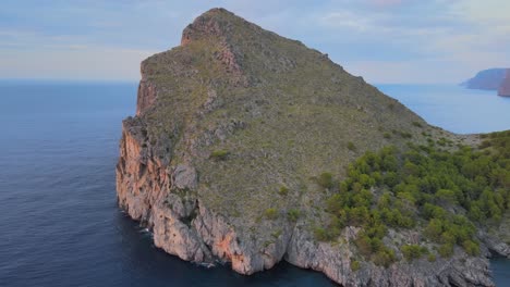 Panoramic-shot-of-giant-rock-formation-just-before-golden-hour-outside-of-Sa-Calobra,-Mallorca,-Spain