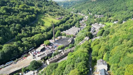 Aerial-video-footage-of-quiet-town-in-the-North-of-England-called-Hebden-Bridge,-Halifax,-West-Yorkshire