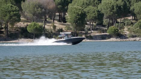 Speedboat-navigating-with-speed-on-reservoir-lake-pantano-de-San-Juan