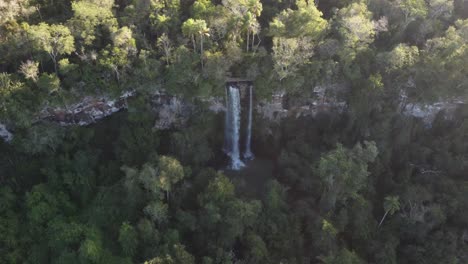 Salto-Arrechea-waterfall-in-jungle-at-border-between-Argentina-and-Brazil,-Iguazu-falls-National-Park