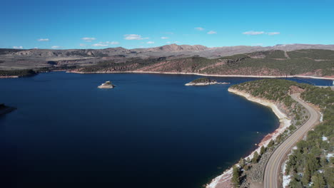 Aerial-View-of-Flaming-Gorge-Water-Reservoir-and-Recreational-Area-in-Utah-USA,-Drone-Shot