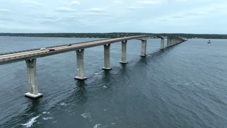 Jamestown-Verrazzano-Bridge-überspannt-Die-Westpassage-Der-Narragansett-Bay-In-Rhode-Island,-Vereinigte-Staaten