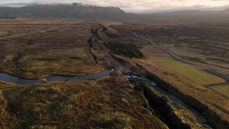 Parque-Nacional-De-Thingvellir-Con-Cascada-De-Oxararfoss-En-Islandia