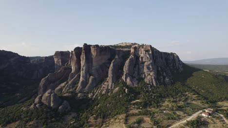 Aerial-of-imposing-rock-columns-with-cliff-top-monasteries,-Meteora,-Thessaly
