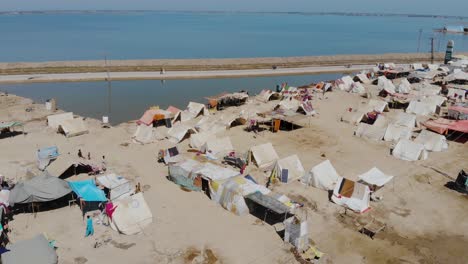 Aerial-Flying-Over-Makeshift-Camps-For-Flood-Disaster-Victims-In-Maher,-Sindh