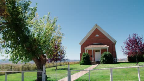 Die-Vorderseite-Des-Historischen-Versammlungshauses-Von-1892-In-Chesterfield-In-Idaho