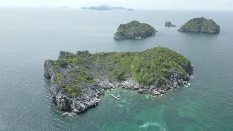 Vista-Panorámica-Aérea-Cinematográfica-Del-Paisaje-De-Las-Islas-En-El-Parque-Marino-De-Ang-Thong-Tailandia