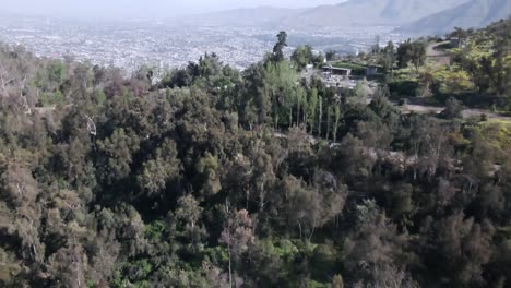 Tilt-reveal-of-San-Cristobal-hill-in-Santiago-de-Chile,-uhd-4k-aerial