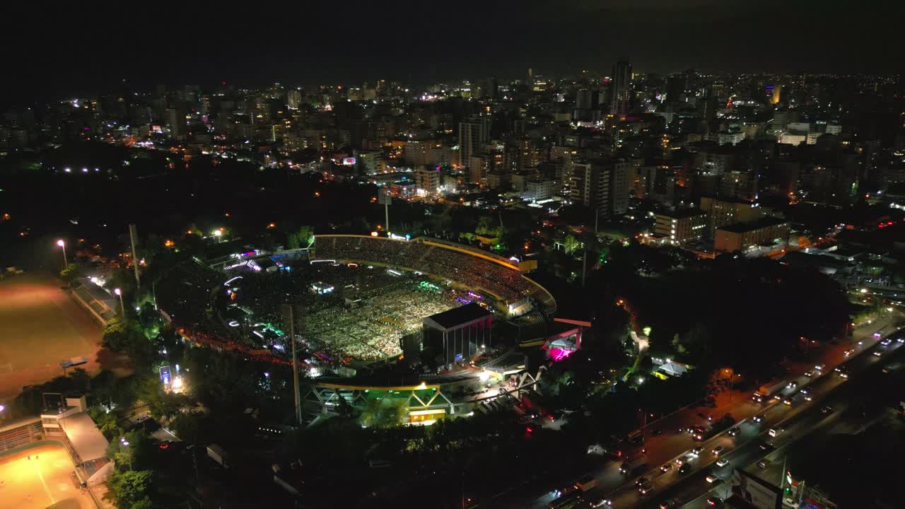 Vídeo Premium Vista aérea de la multitud en el estadio de fútbol