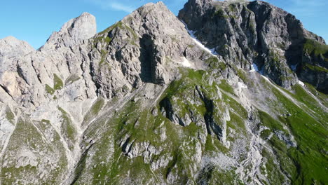 Luftaufnahme-Der-Dolomiten-Bergkette-In-Den-Italienischen-Alpen-An-Einem-Sonnigen-Sommertag