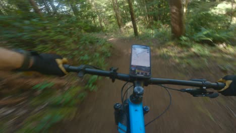 Fast-flowing-mountain-bike-trails-riding-in-the-forest-of-the-pacific-northwest
