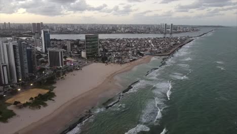 Wolkenkratzer-Am-Meer-In-Der-Historischen-Stadt-Recife-Im-Nordosten-Brasiliens
