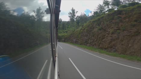 Punto-De-Vista-Cinematográfico-Disparado-Por-La-Ventana-Del-Autobús-En-Sri-Lanka