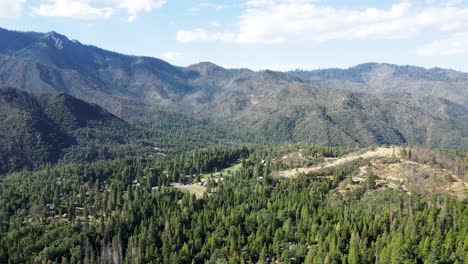 Aerial-Mountain-Valley-Sequoia-National-Park-In-Den-Bergen-Der-Sierra-Nevada