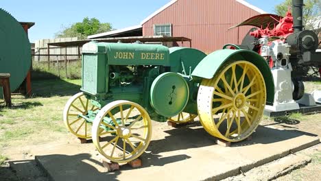 Vintage-Steel-Wheeled-John-Deere-Tractor