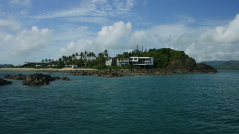 Private-tropical-island-in-Australia-with-buildings