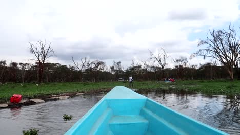 Blue-fiber-boat-sailing-swamp-in-Crescent-Island-in-cloudy-day
