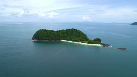 Vista-Aérea-De-La-Isla-De-Beras-Basah,-Langkawi,-Kedah,-Malasia
