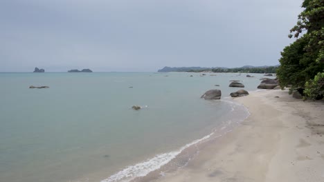 Large-Stones-Over-The-Beaches-In-The-Tropical-Island-Of-Langkawi-In-Kedah,-Malaysia