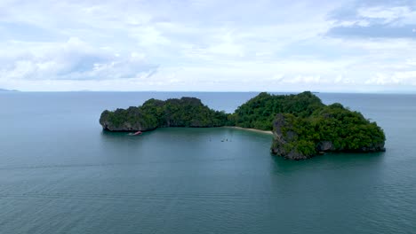 Aerial-Panoramic-View-Of-The-Secluded-Island-Of-Pulau-Pasir-In-Kuala-Terengganu,-Kedah-Malaysia