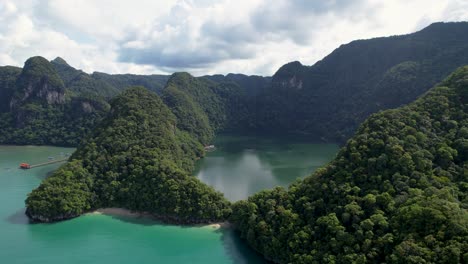 Stunning-View-Of-Dense-Tropical-Mountains-with-Dayang-Bunting-Lake,-Langkawi,-Malaysia