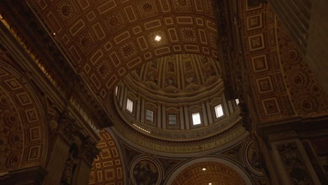 Paseo-Lento-Filmando-El-Techo-Del-Vaticano-En-Roma-En-4k