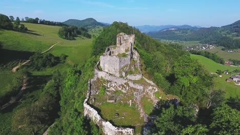 El-Castillo-De-Alt-bechburg-Está-En-Holderbank-Del-Cantón-De-Solothurn-En-Suiza