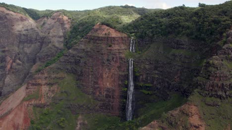 Cinematic-aerial-shot-over-Waipo'o-waterfall-in-Waimea-Canyon-State-Park