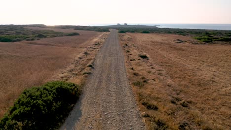 El-Camino-Al-Cabo-De-Kormacit-En-El-Oeste-Del-Norte-De-Chipre,-Imágenes-De-Drones